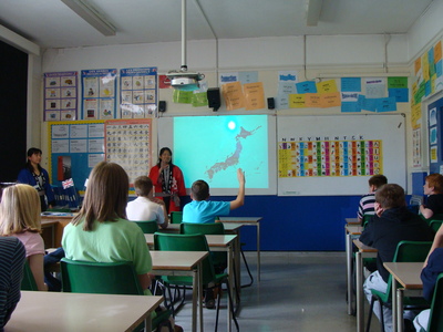 Students learning about Japan